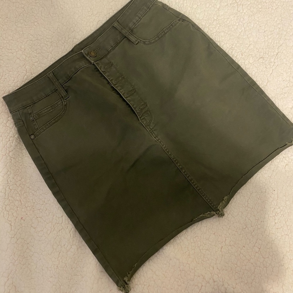 A.N.A. Knee length buttoned skirt